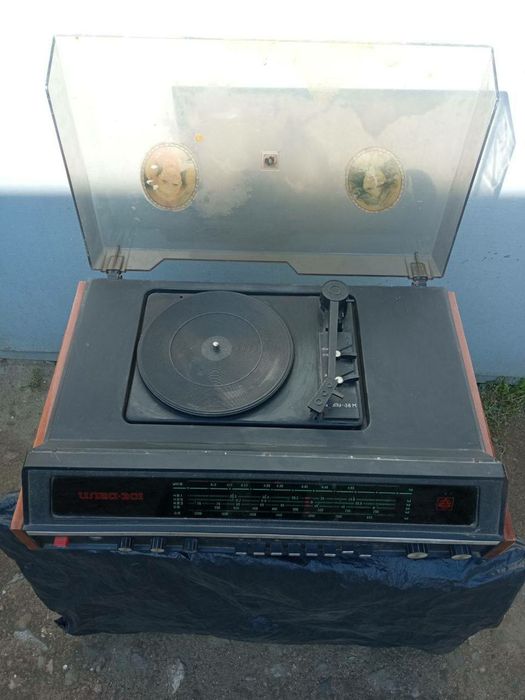 Виниловый проигрыватель СССР