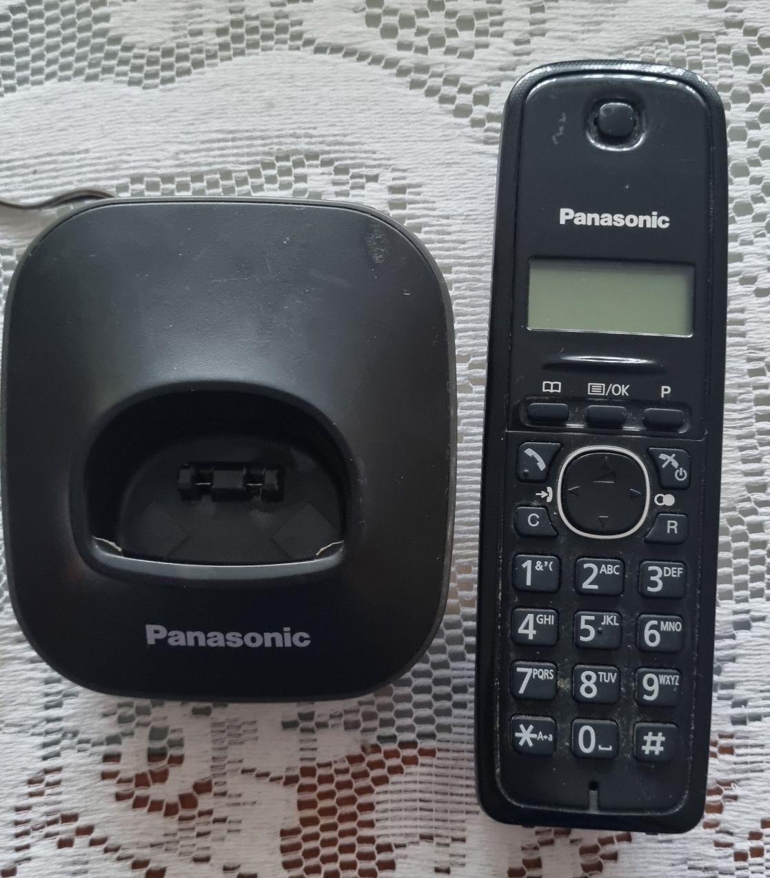 Dwa telefony bezprzewodowe