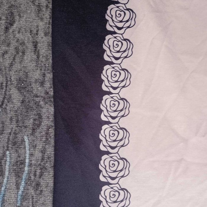 Czarno beżowa sukienka z kwiatkami r. 44