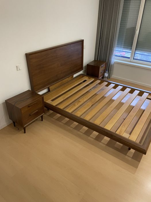 Cama + 2 Mesinhas de Cabeceira — Nogueira + Colchão