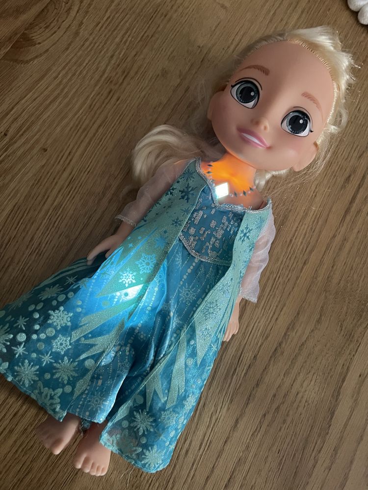 Lalka spiewajaca elsa kraina lodu