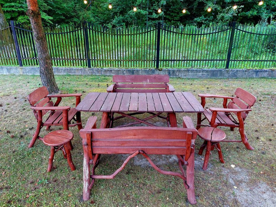 Meble ogrodowe drewniane - stół, 2 ławki, 2 krzesła, 2 stołki stan bdb