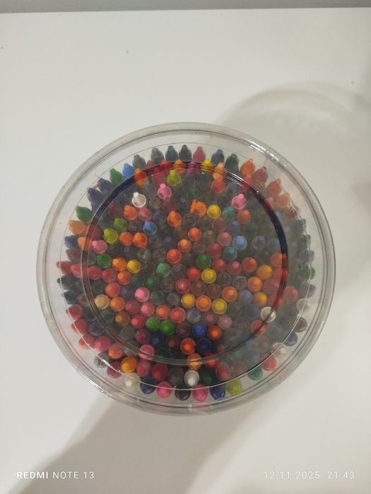 280+ шт.Карандаші, олівці