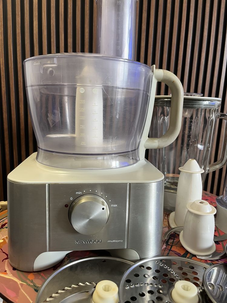 Robot kuchenny wielofunkcyjny
