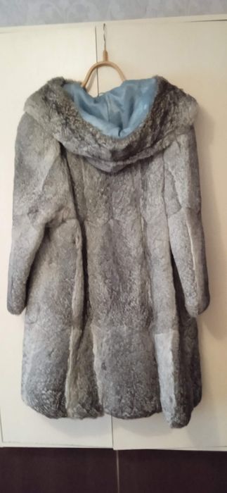 Продам стильну шубу з натурального кролика.