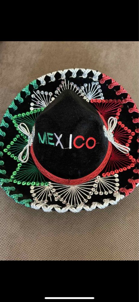 Шляпа велюровая, ручная работа, привезли из Мексики.