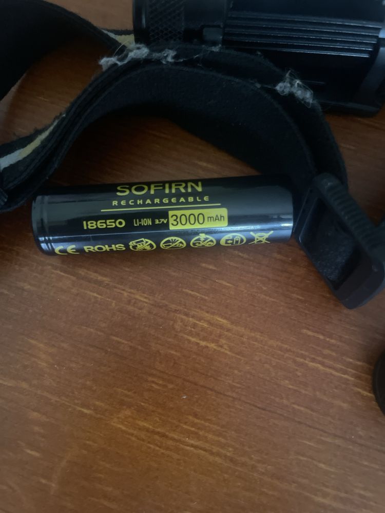 Ładowarka Armytek Uni C4 Plug type C plus latarka czolowa