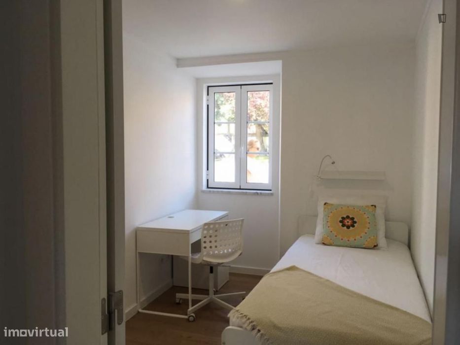 Quarto - localizado em Setubal