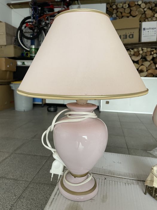 Candeiros em tom rosa