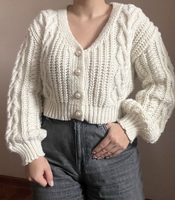 Sweter kardigan kremowy biały na guziki beżowy w serek