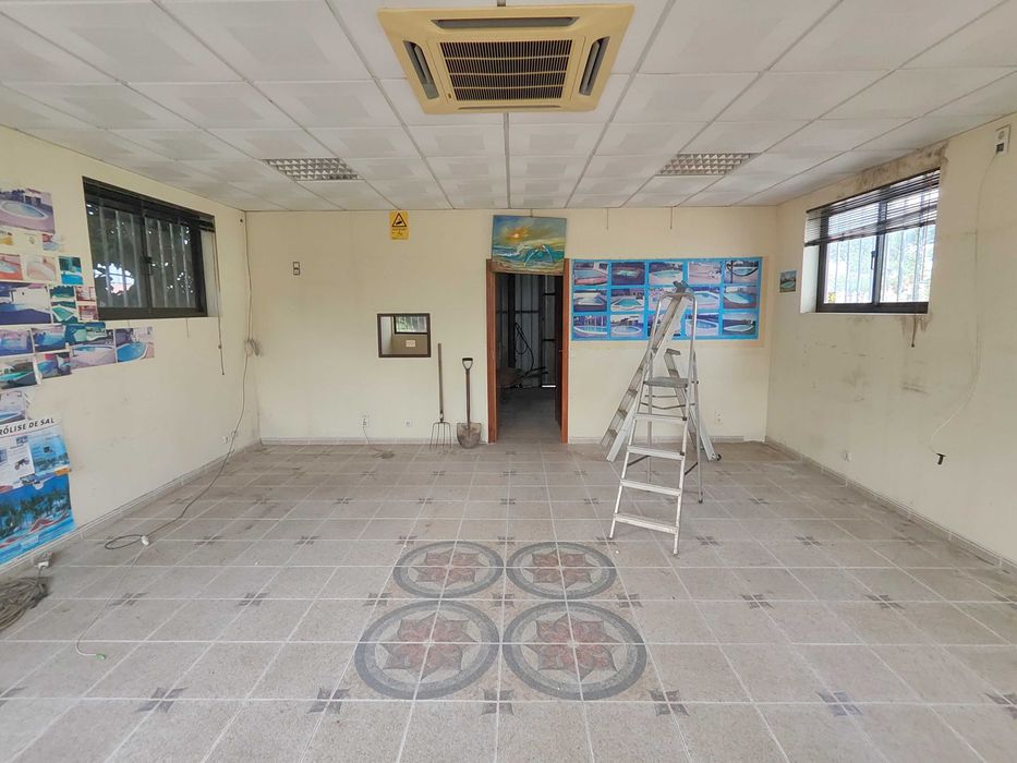 LOTE 1700m2 (700m2 c/moradia + 1000m2 p/comércio)