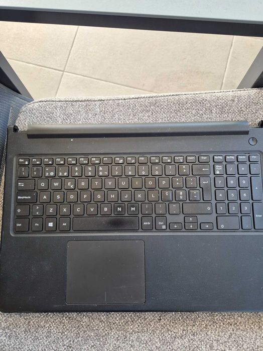 teclado dell vostro 15 estrangeiro, com algumas teclas autocolantes
