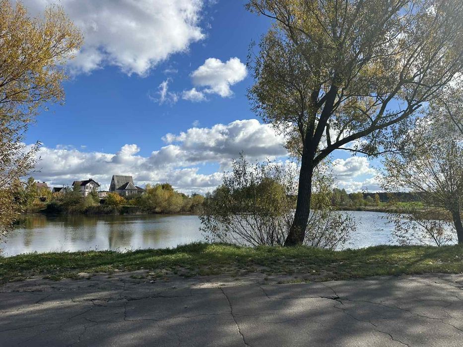 Продається простора земельна ділянка в с. Кожухівка.
