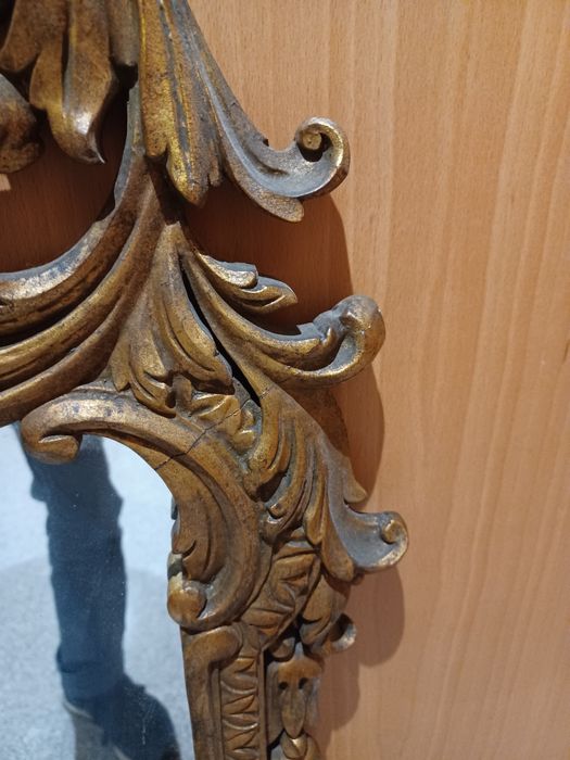 Espelho antigo de grande dimensão em talha de madeira