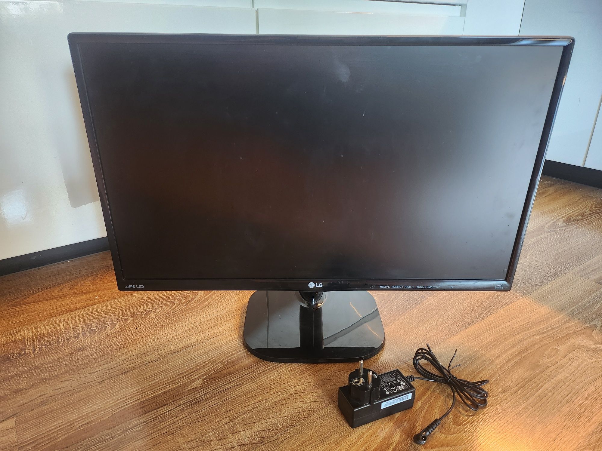 Monitor LG 24MP48HQ z ładowarką
