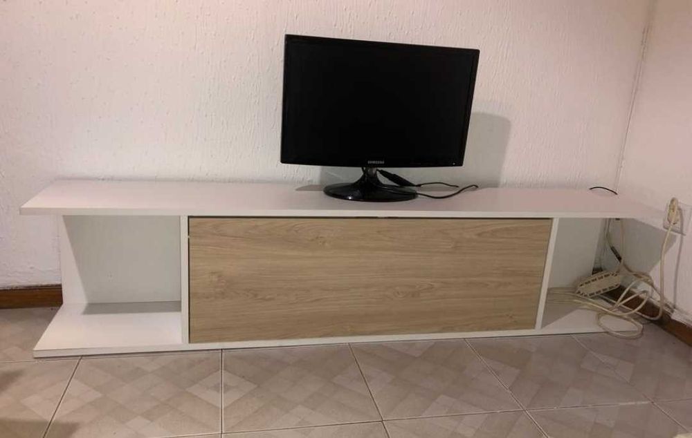 Movel TV branco e bege