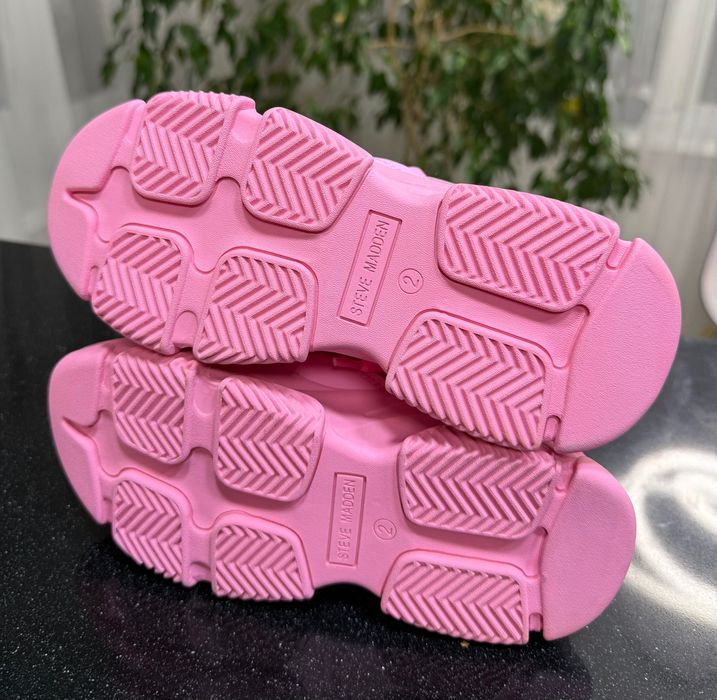 Дуже красиві і стильні кросівки Steve Madden розмір 33-34 євро