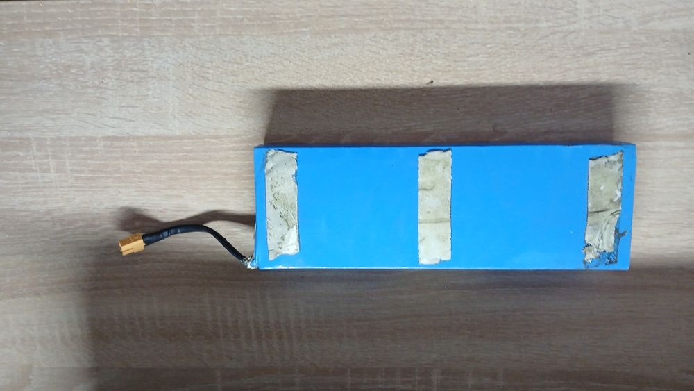 Продам акамулятор на електросамокат