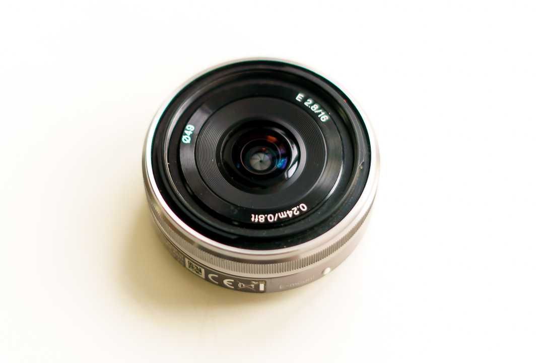Об'єктив Sony E 16 мм F2.8 SEL16F28