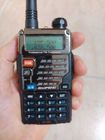 Rádio transmissor Baofeng UV-5RE Novo.
