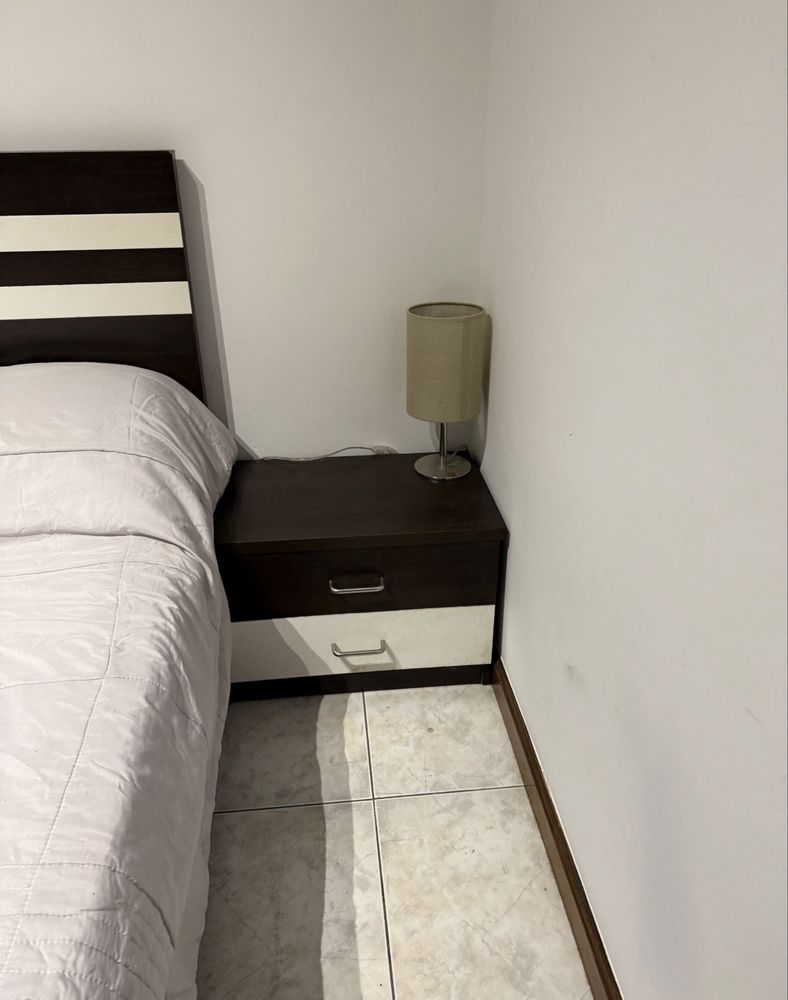 2 mesas de cabeceira