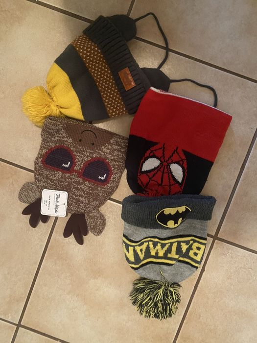 Paka ubran kurtki, czapki , spodnie koszulki , buty