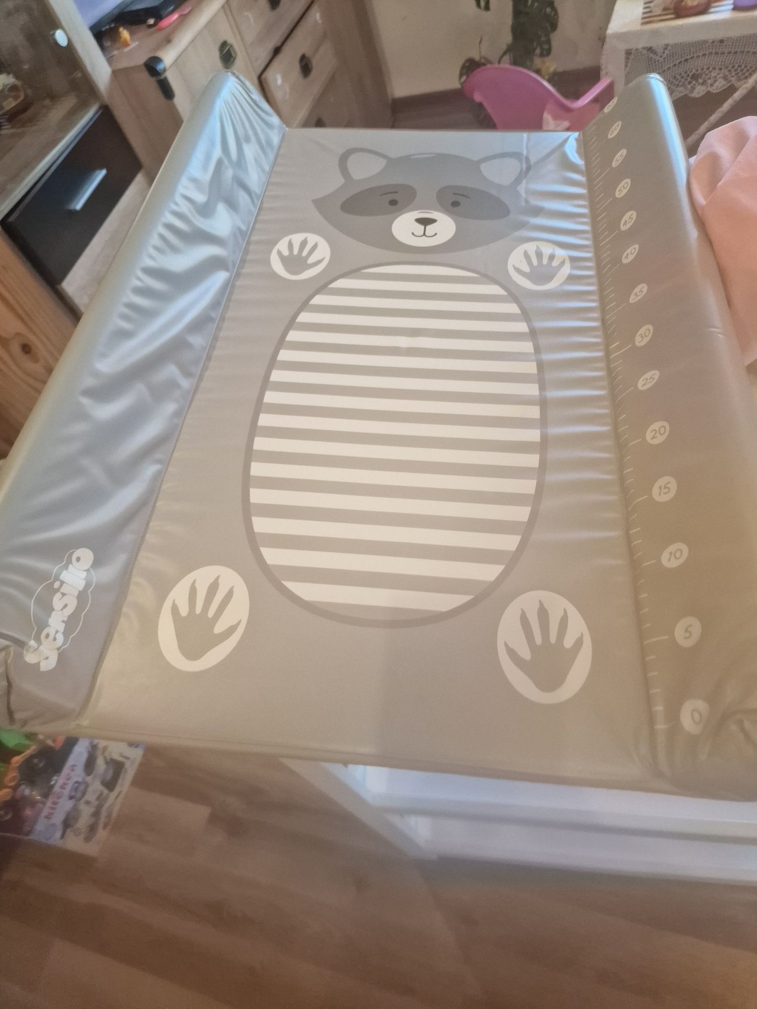 Drewniany przewijak dla niemowląt