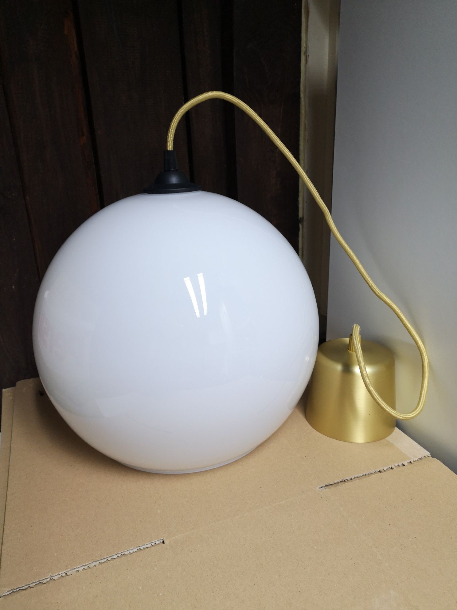 Lampa wisząca, duża kula