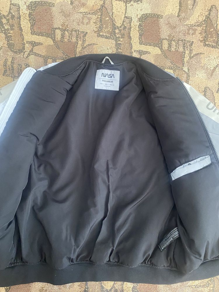 Куртка бомбер чоловіча  утеплена Pull and Bear (L)