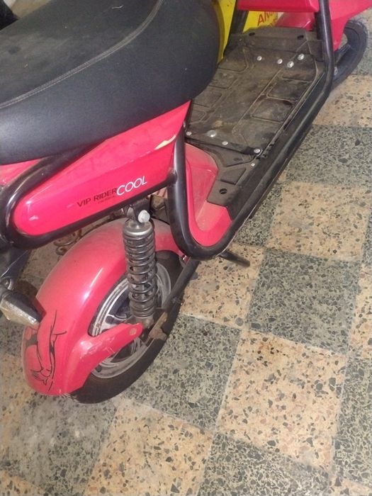 Mota elétrica  penso antiga a funcionar na perfeição