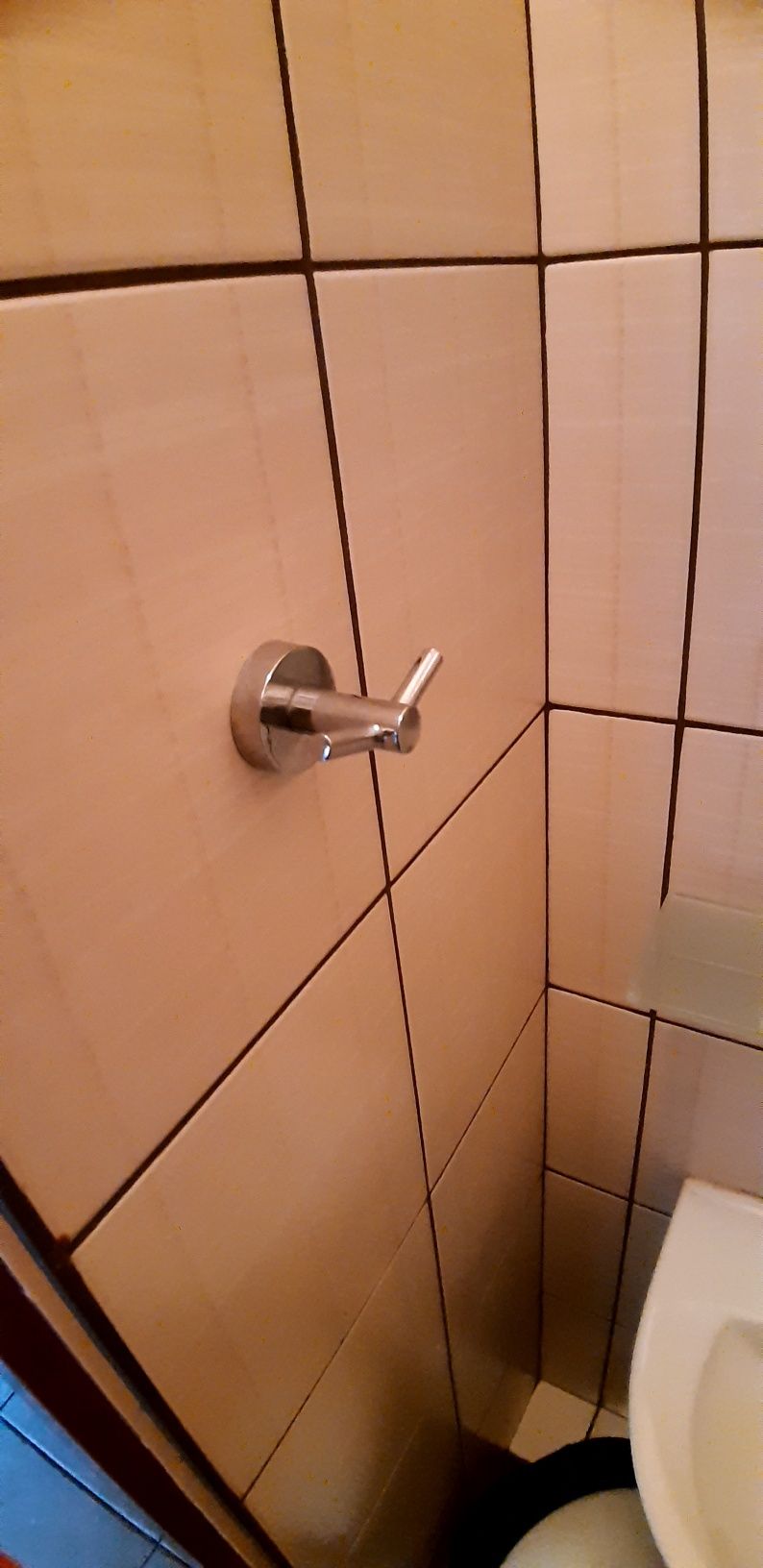 Lustro łazienkowe z półką wieszak uchwyt na papier  do łazienki