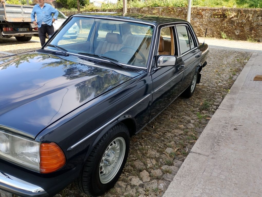 Mercedes w123 300d limousine