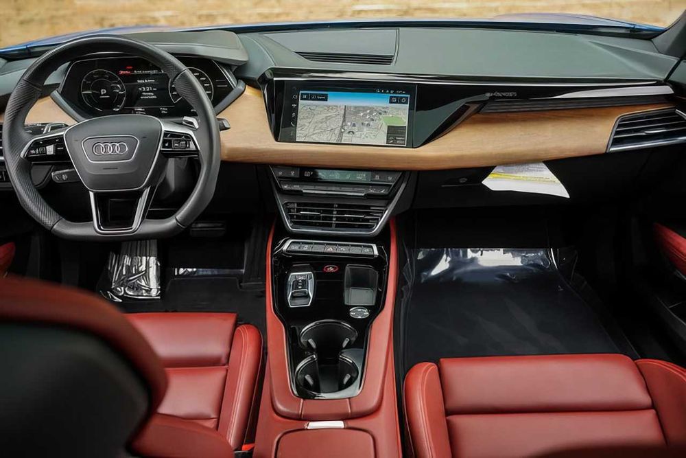 Audi e-tron GT      2023