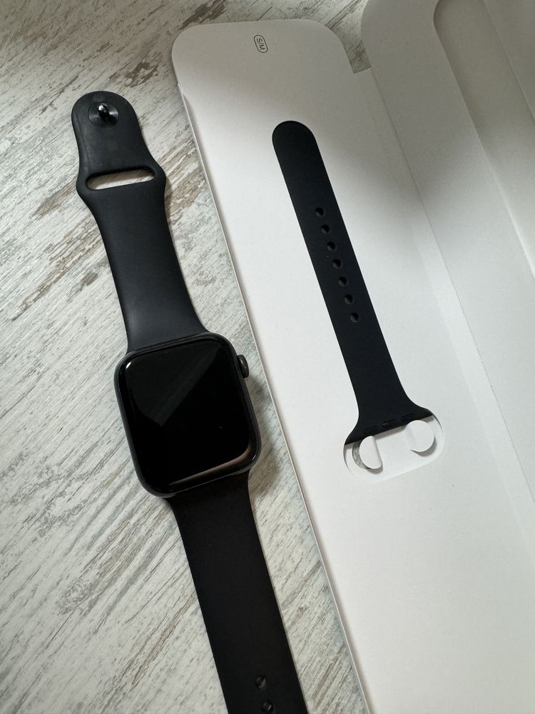 Смарт-часы Apple Watch SE 44mm Space Gray