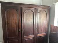 Roupeiro, 3 portas com gavetas de madeira maciça