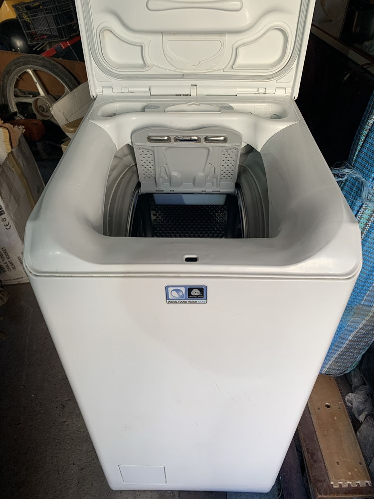 Вертикальна пральна машина Electrolux EWT11366HGW