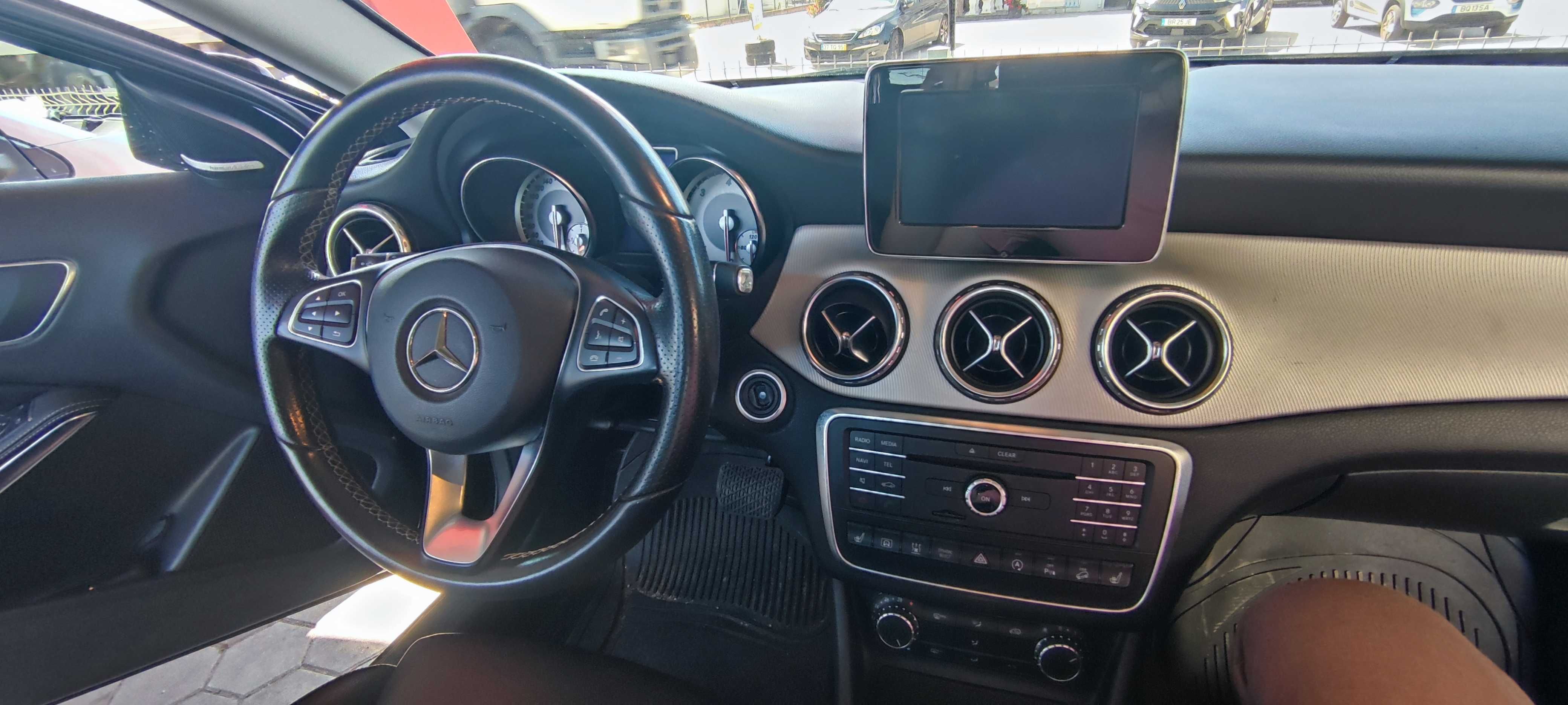 Mercedes Benz GLA 2.2 D 4 Matic como novo