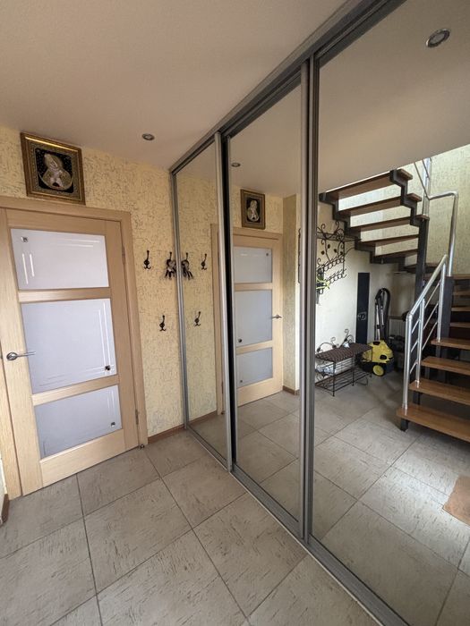 Сдам 3-этажный дом на берегу Днепра