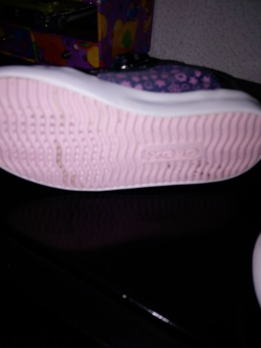 Atenção peles cor da moda, sapatilhas Geox novas de menina