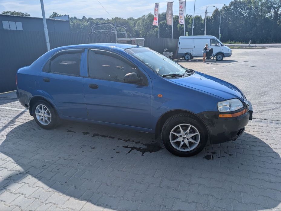 Продається автомобіль Chevrolet aveo 2004