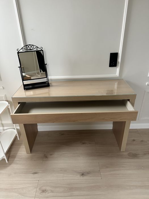 Sprzedam łóżko, biurko, toaletke i lustro