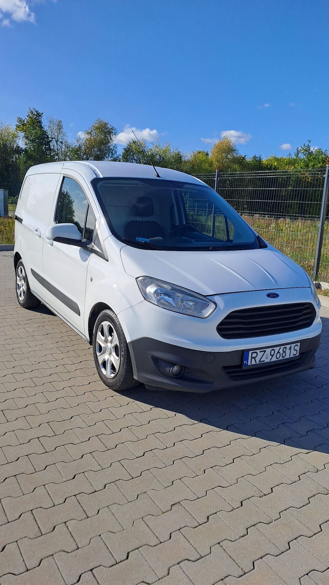 Ford Transit Courier 1.0 benz.