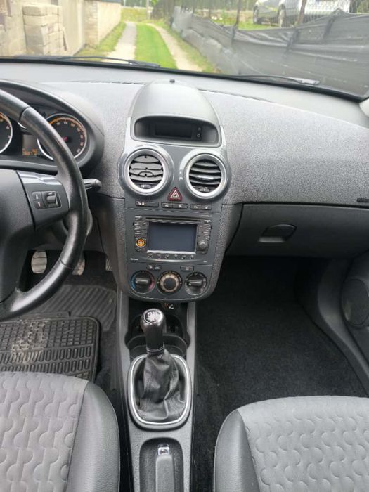 Opel Corsa 1.4 benzyna 2011