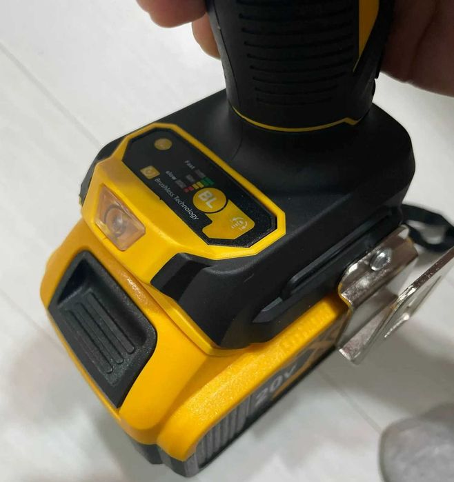 Крутой бесщёточный шуруповёрт DEWALT 20V MAX DCD805 ударный импакт