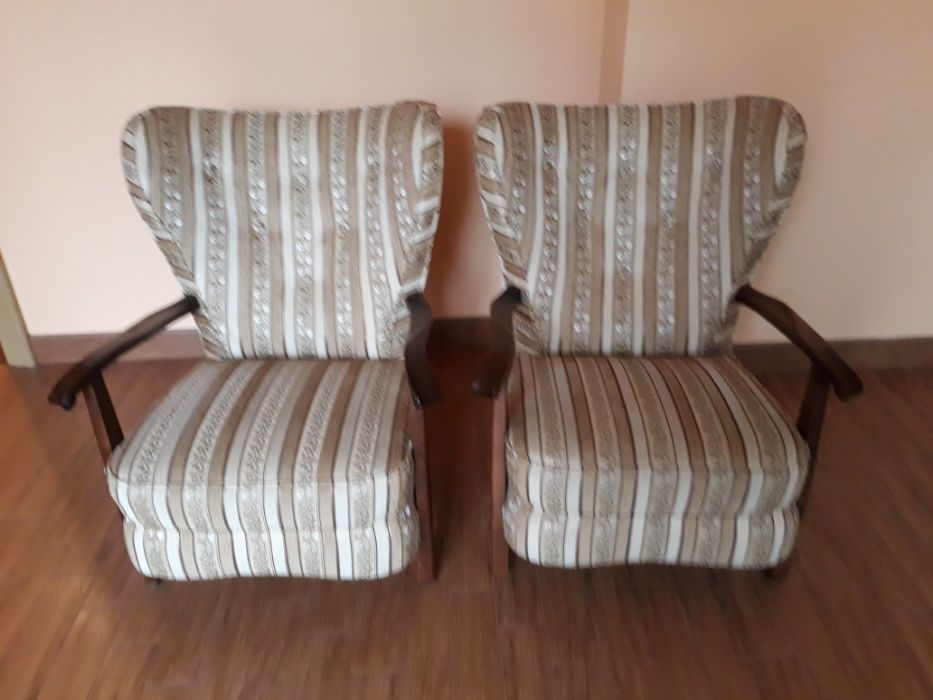 Fotele tapicerowane atłasem Meble stylowe po renowacji