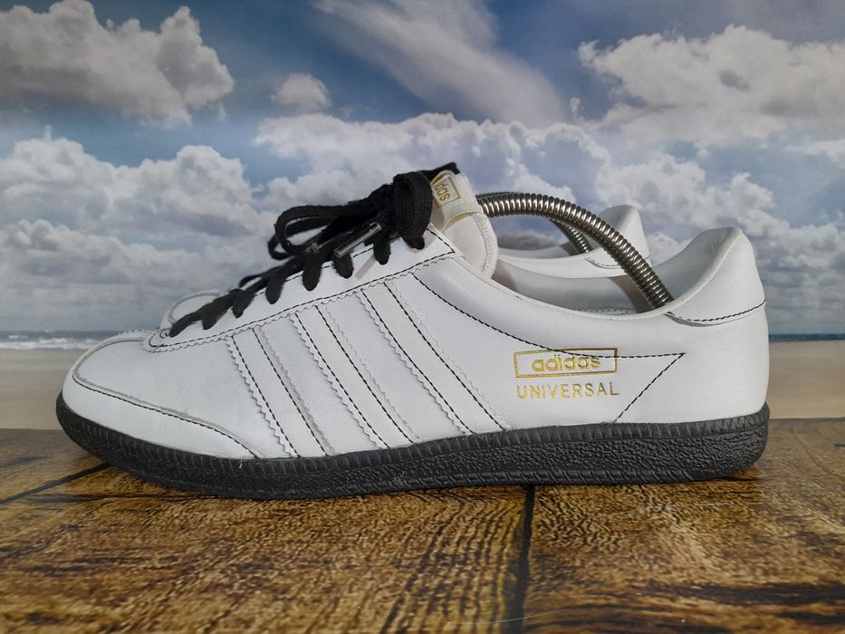Adidas Universal оригінал чоловічі шкіряні кросівки 27 см.