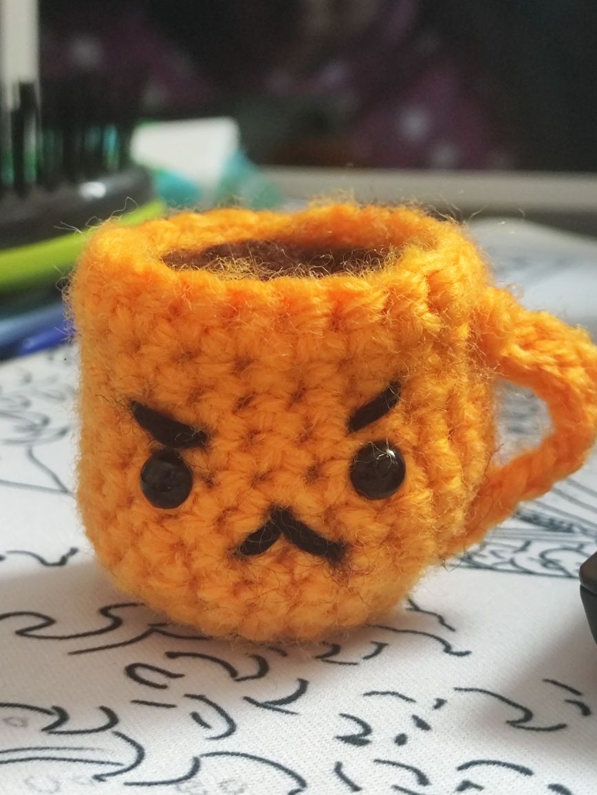 Peluche em crochet - café chateado