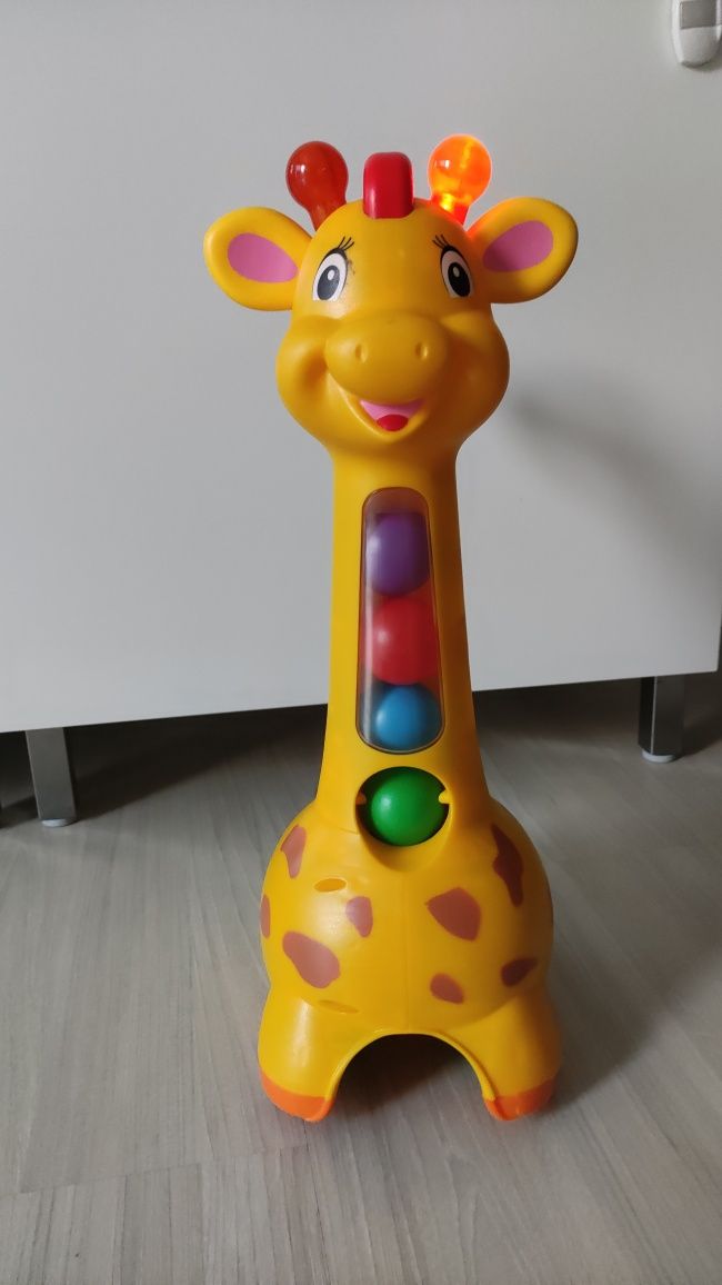 Żyrafa Piłeczkowy Pościg, zabawka grająca