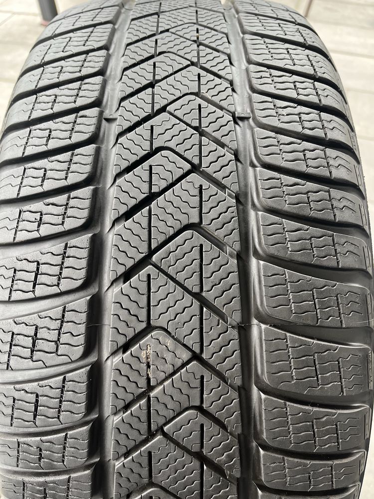 Zimowe Pirelli 235/45 r18, 2023 r