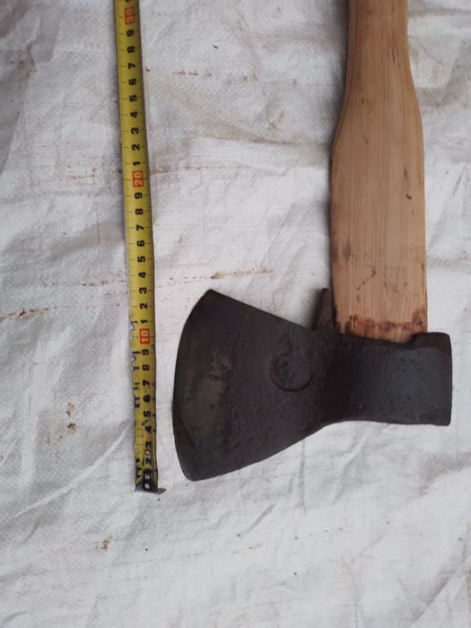 Топор  , вила , сокира